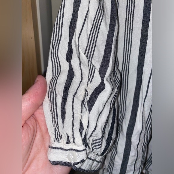 4/$20 Dynamite Cropped Shirt - Picture 4 of 4